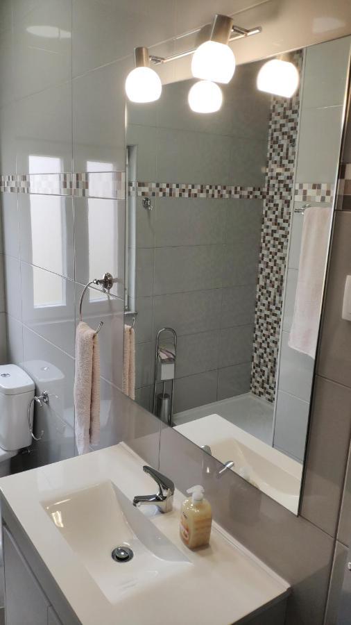 Portela House - T3 Residential 50 Meters From The Holiday home *